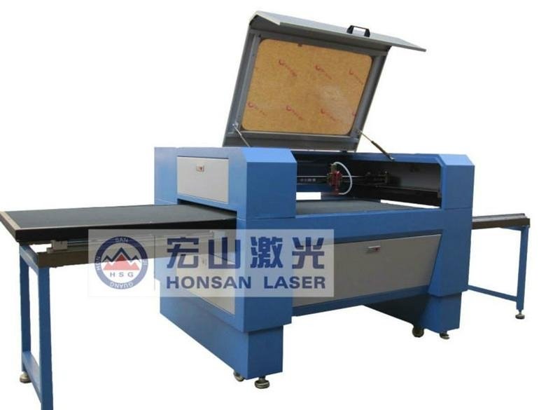 Garments embroidery laser cutting machine with movable table