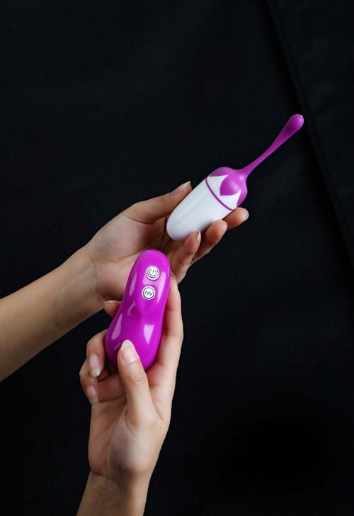 Colorful Portable Wireless Waterproof Vibrators , Remote Control Women toy 2