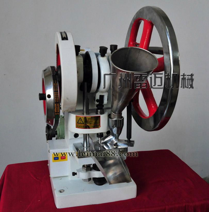 Small tableting machine