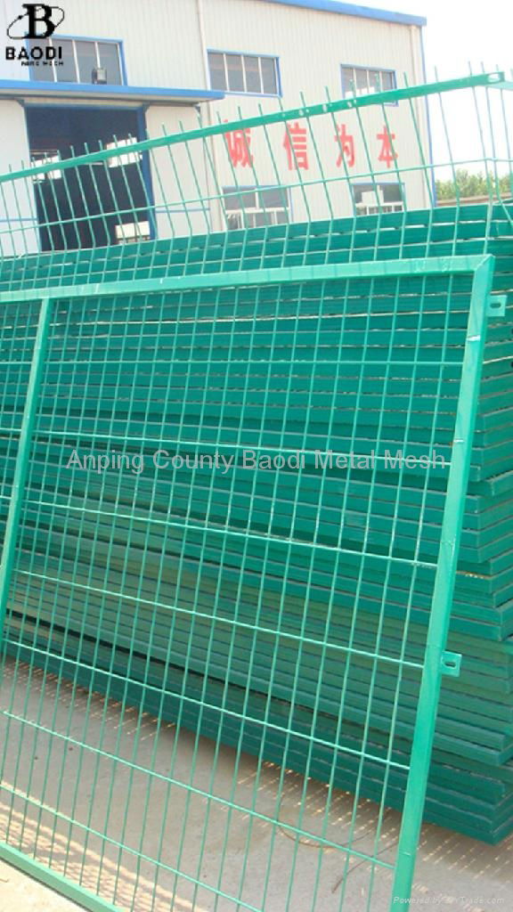 Wire mesh fence 4
