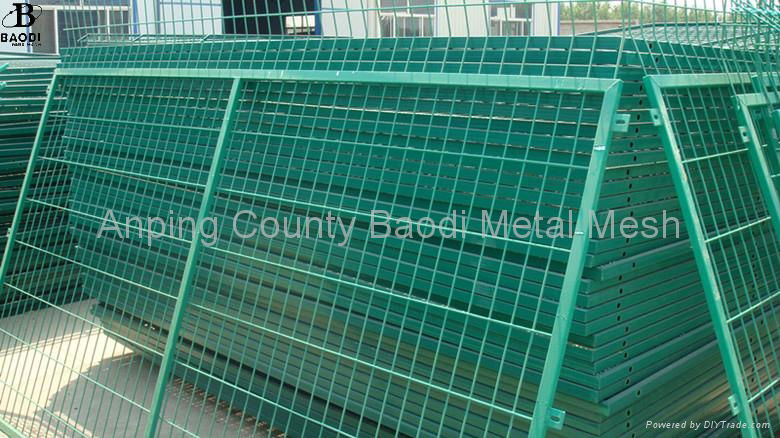 Wire mesh fence 5