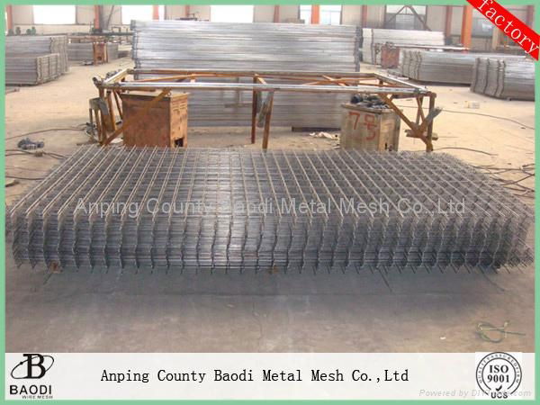 Black or galvanized welded wire mesh panels 2