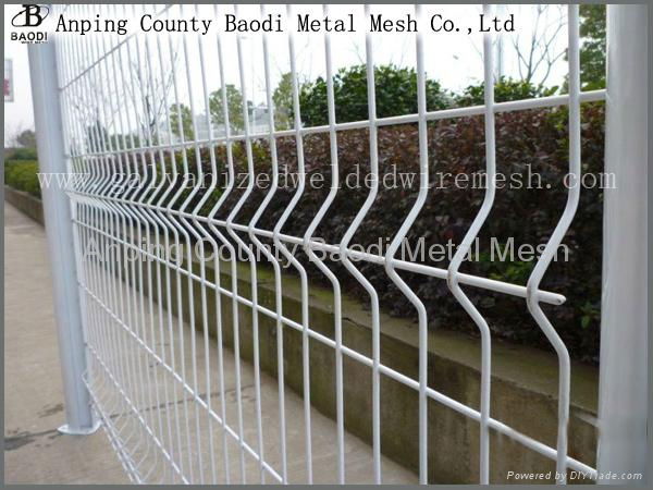 China high quality welded wire fence 4