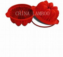 Crown-shaped silicone cake mould