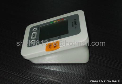 E-KANG BP-808 digital sphygmomanometer 4