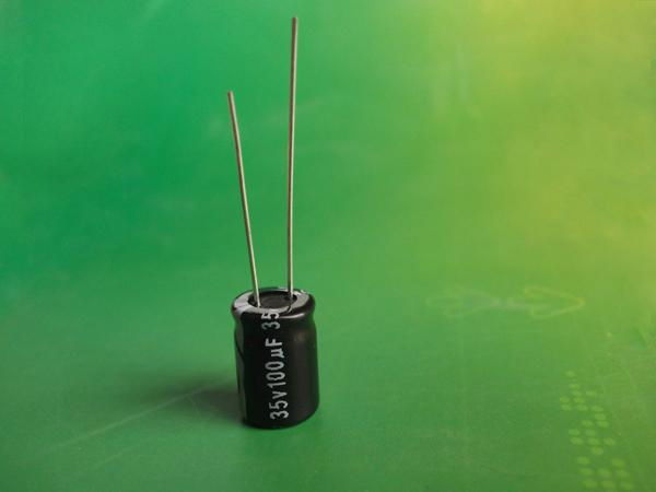 Radial Electrolytic Capacitor 33uF 35V 8mm×7mm 2