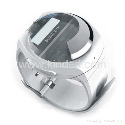 Bluetooth wristwatch with caller ID display and dial keypad 
