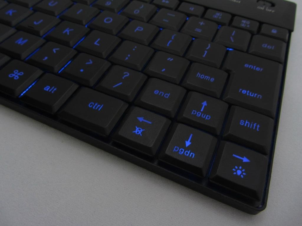 Super slim Backlight bluetooth keyboard 2
