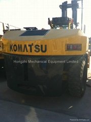  used forklift Komatsu 30tons  in good working condition 