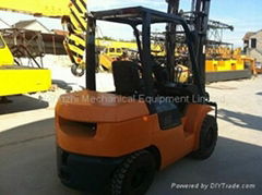 USED TOYOTA LIFTING MACHINE  DIESEL FORKLIFT 3T OF JAPAN ORIGIN