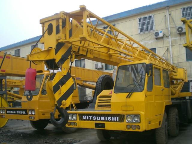Tadano TL300E-3 truck crane