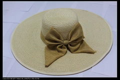 wide brim hat