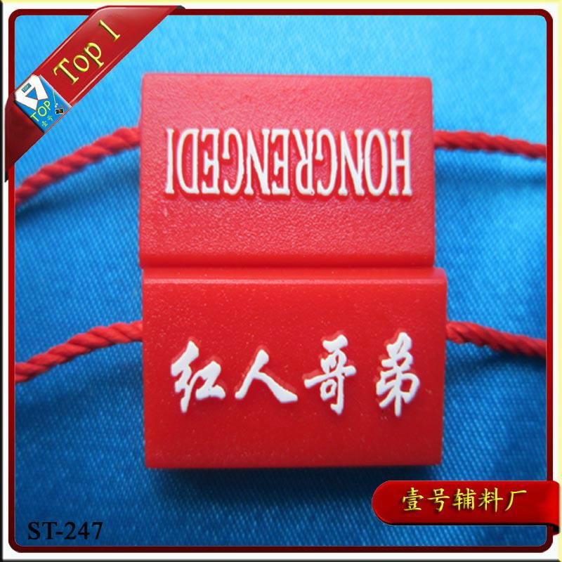 2012 factory making plastic garment seal tag  4