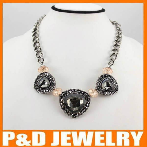 2013 new design ladies accessories glass necklace