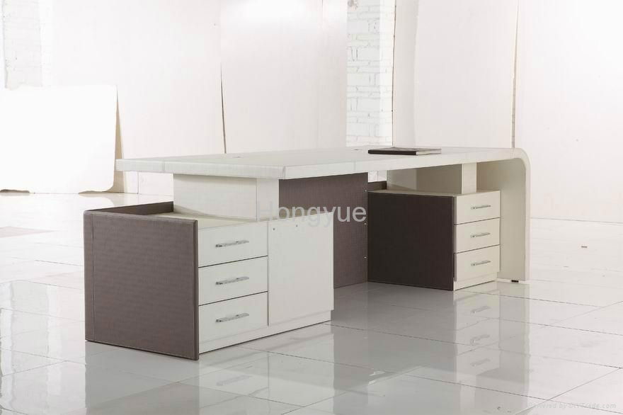 Executive Desk - Leather Furnishing 4