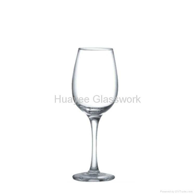 Burgundy red wine glasses goblet