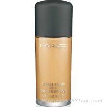 M-A-Cs Studio Fix Fluid Foundation SPF 15 NC25 One Size