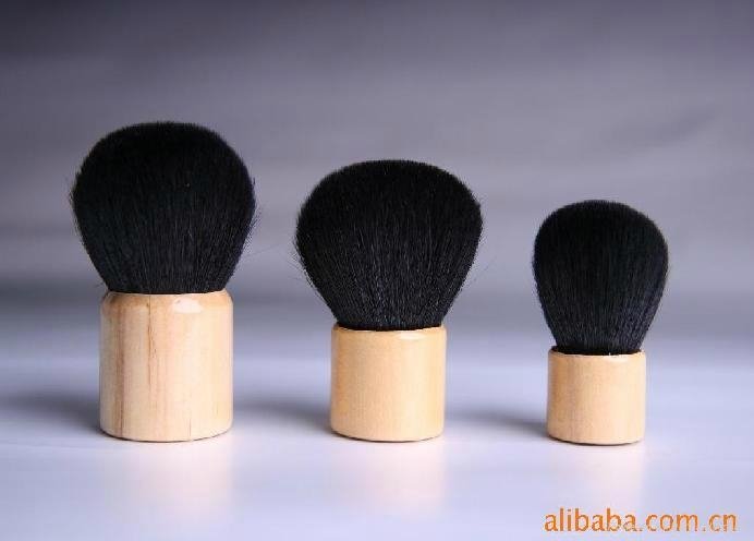 Colorful kabuki Brushes with high quality  2
