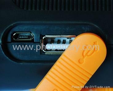 9-in-1 flashlight with Deluxe Car Emergency Tool, Crank dynamo radio waterproof  3