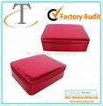 Fashionable design in Red cosmetic case
