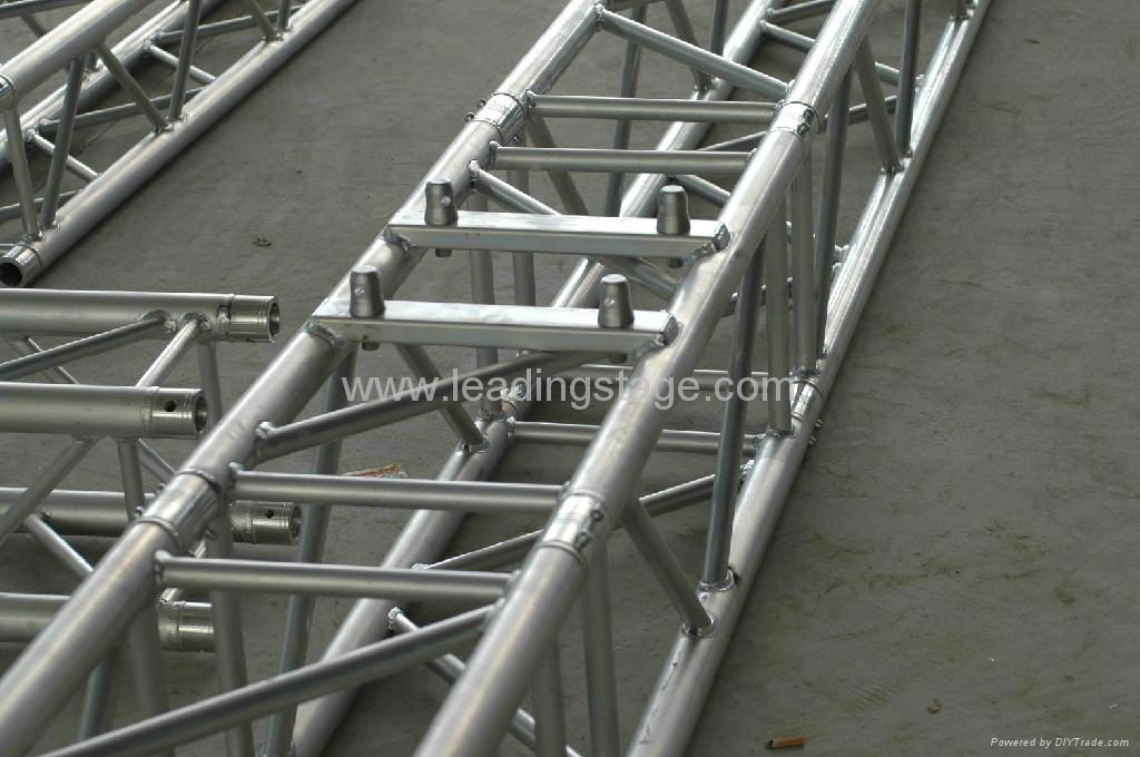 Aluminum truss for large-scale events