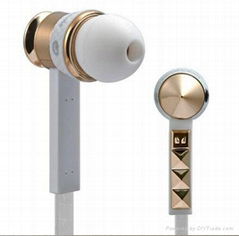 mobilephone in ear earphones with mic