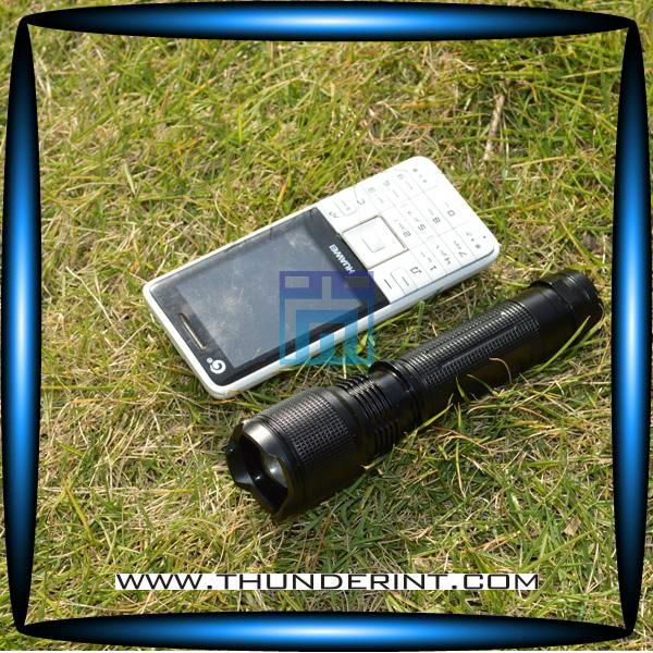 1*18650 zoom flashlightemergency flashlight 2