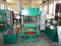 Pole type rubber plate vulcanizing machine