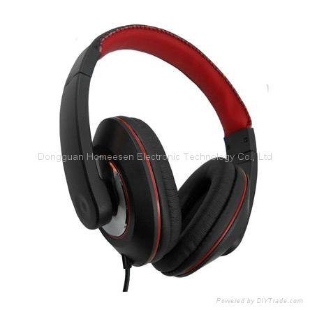 Wired Headphones with adjustable head band and big earcups for comfortable weari