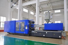 plastic injection molding machine