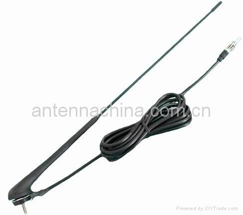 Car antenna with front roof position