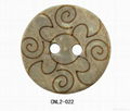 Engraved coconut flower button 3