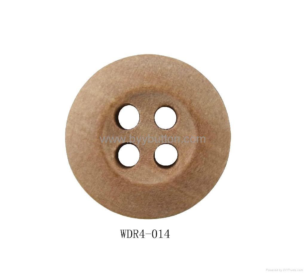 Round wooden shirt button 5