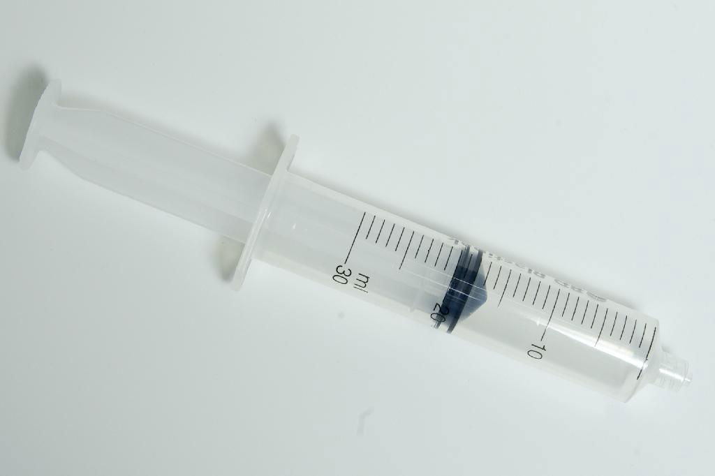 Plastic injection mold for medical syringe