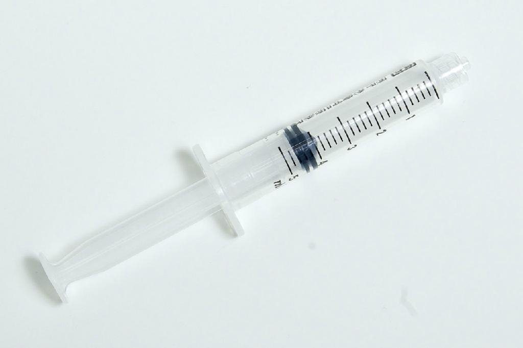 Plastic injection mold for medical syringe 2