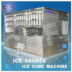 Large ice cube making machine for drinks and waters