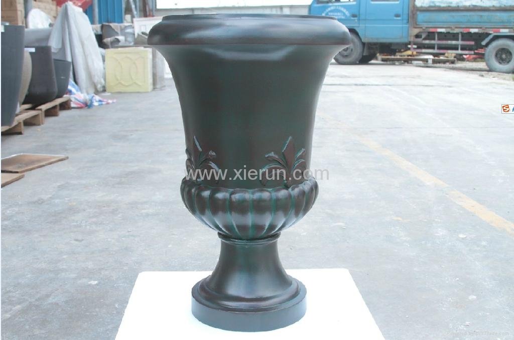 Urn fibreclay flower pot 3
