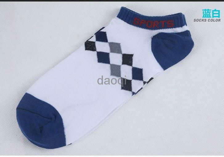 Fashion in Europe and the diamond lattice men's socks 3