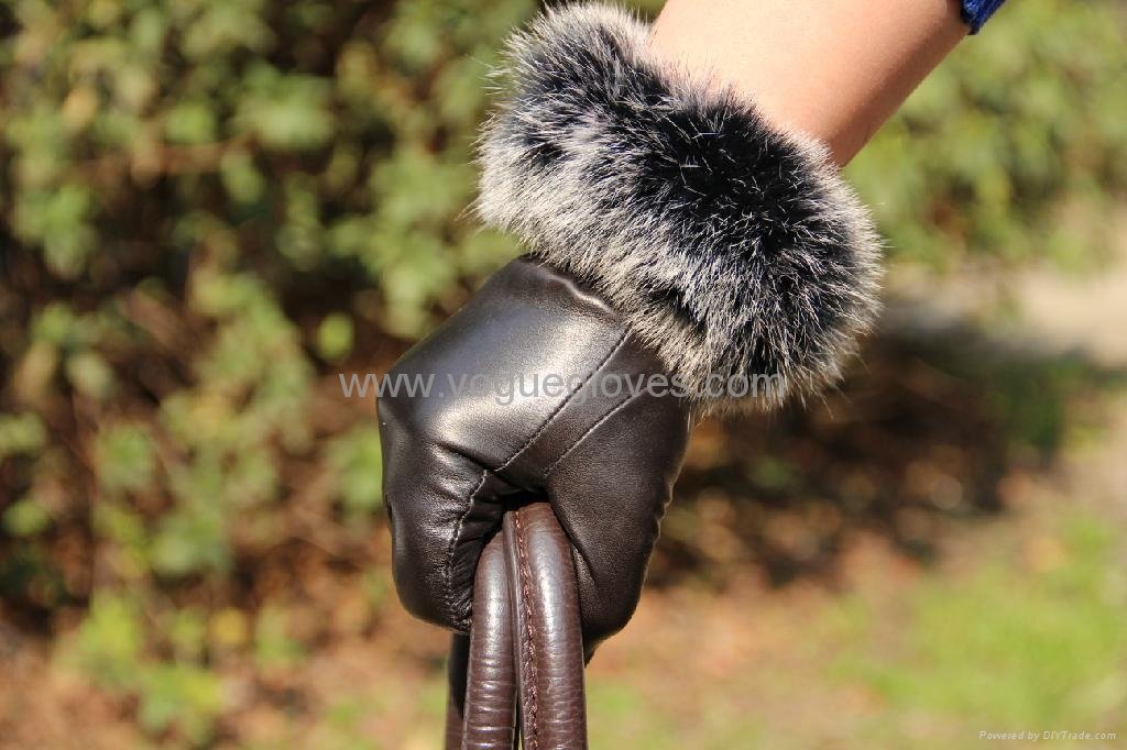 Lady leather gloves with fur 2