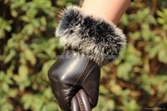 Lady leather gloves with fur