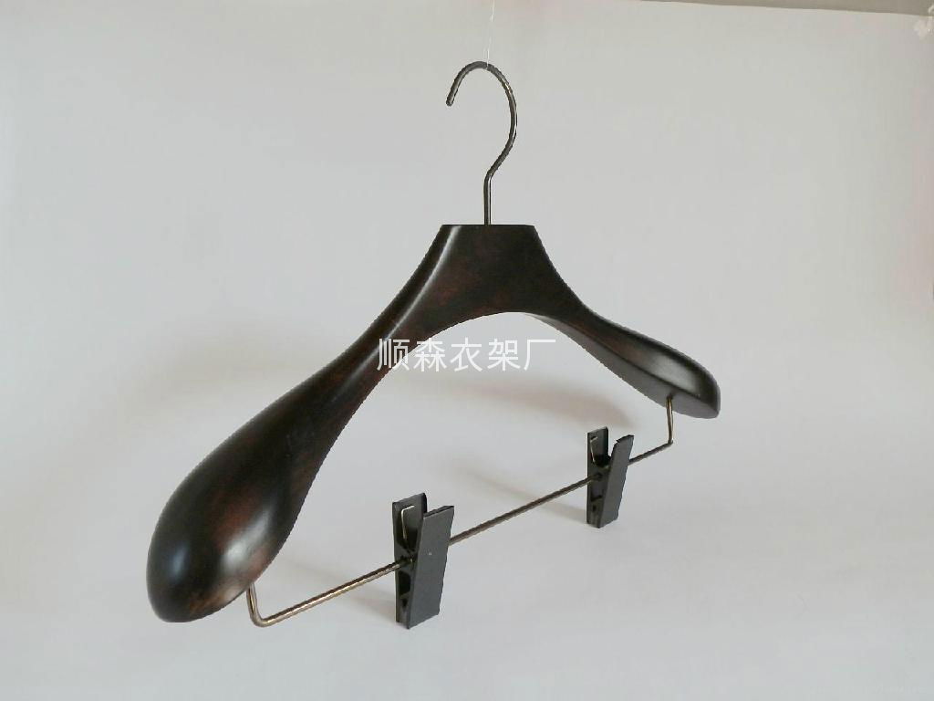 Hight quality Wooden hanger from wooden hanger factory