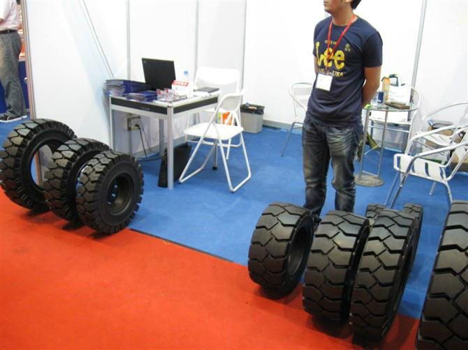 1.5 Ton -8 Ton Diesel Forklift solid tyre