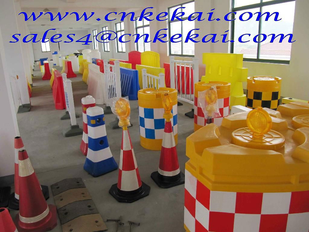 traffic barrier Road water barrier Traffic Bucket Warning Marking Barrier 2