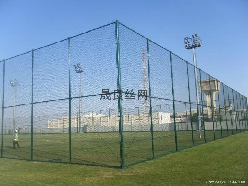 湖南体育场外围绿色菱形钢丝防护网