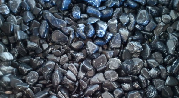 Onyx tumbled stones