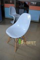 Eames DSW Chair in fiberglass 2