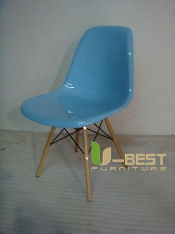 Eames DSW Chair in fiberglass 3