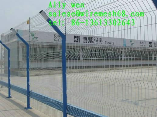 Welded Wire Mesh Fence 3