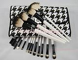 MAKE UP BRUSH