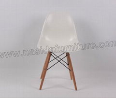 Charles Eames Plastic Chair 